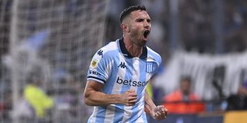 Dura sanción a Maravilla Martínez tras la roja directa en La Paternal: se pierde el duelo con Boca