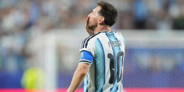 Tras la hermética despedida a su padre, Lionel Messi permanece en su casa de Rosario