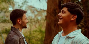 Migrantes y Agus Bernasconi se unen en «Si No Es con Vos», una canción marcada por la nostalgia