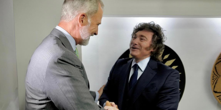Antes de la asunción en Colombia, Milei se reunió con Felipe VI y Abelardo de la Espriella