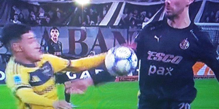 Polémica: por qué no sancionaron penal para Platense tras el 2-0 anulado ante Boca