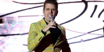 Quién es Perez Hilton, el polémico bloguero que fue hospitalizado tras una alarmante transmisión en vivo