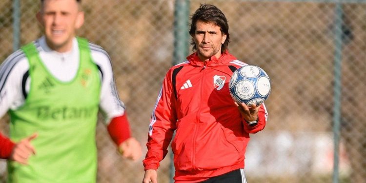 Adiós Coudet, hola Ponzio: el DT interino de River ya dirigió su primera práctica