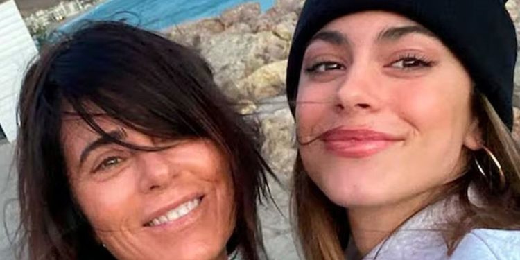 Furiosos posteos de la mamá de Tini Stoessel contra la prensa: «Nefastos»