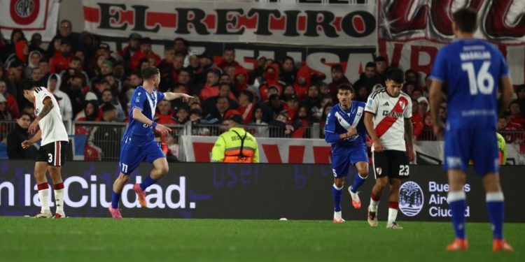 River ganaba 2-0, pero se durmió en el segundo tiempo y Vélez se lo empató