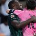A puro abrazo: el emotivo gesto de los jugadores de León con Lionel Messi tras eliminar al Inter Miami