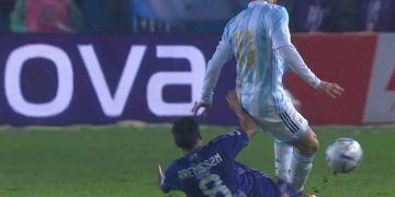 Polémica en River-Atlético Tucumán: Beligoy publicó los audios del VAR tras la patada de Arambarri