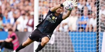 Premier League: el Chelsea del Dibu Martínez igualó con Hull y Barco sumó minutos en Stamford Bridge