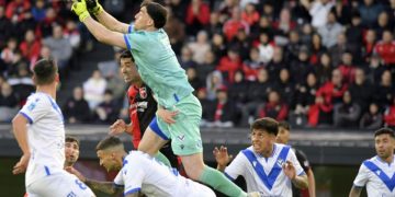 Preocupación en Vélez: Emmanuel Mammana fue intervenido y permanece en terapia intensiva