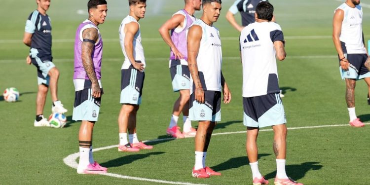 Atento Scaloni: los dos convocados de la Selección Argentina que llegan entre algodones