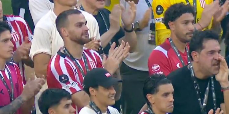 Gesto irónico: el desplante de Estudiantes a los árbitros en la premiación de la Supercopa Internacional