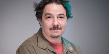 El momento siniestro de Fernán Miras: hizo un ritual para alejar a la gente tóxica y el papel se negó a arder
