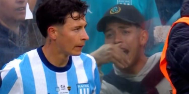 Video: un hincha le cantó el gol olímpico a Gastón Lódico antes del 1-0 de Racing ante Boca
