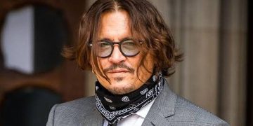 Johnny Depp debutó como escultor gracias a su hijo