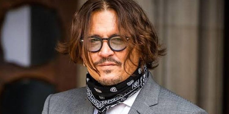 Johnny Depp debutó como escultor gracias a su hijo