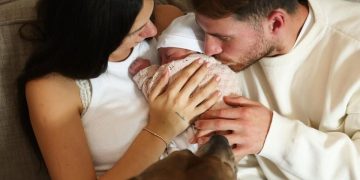 «Día a día se supera»: Ailén Cova celebró el primer año de Alaia con un mensaje para Alexis Mac Allister