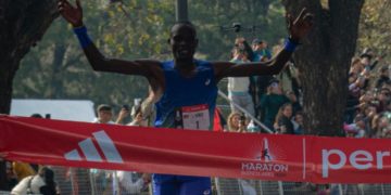 Un keniata ganó la Maratón de Buenos Aires 2026: tiempo récord y furor en las calles porteñas