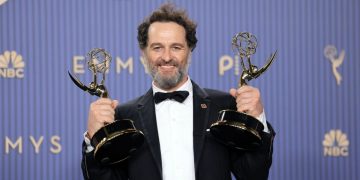 Quién es Matthew Rhys, el actor que hizo historia con su «doblete» en los Premios Emmy 2026