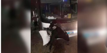 Un micro con hinchas de Estudiantes chocó contra una vaca cuando volvían de Santiago del Estero