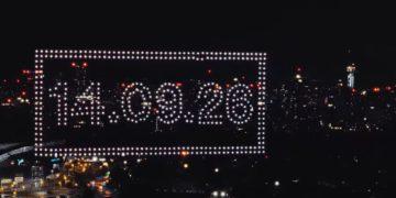 Oasis sorprendió a Manchester con un show de drones