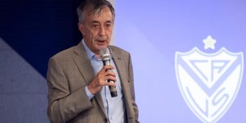 «Inentendible»: la dura respuesta de Vélez tras el fallo adverso y una amenaza