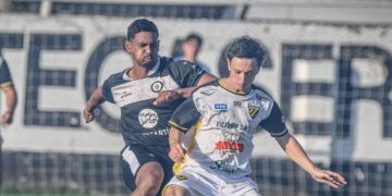 Escándalo en el ascenso: detuvieron a un futbolista en Mendoza por gestos racistas