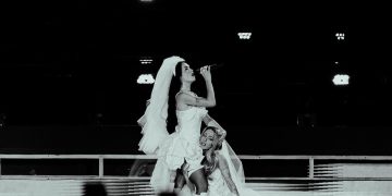 Lali Espósito y Tini Stoessel, el abrazo de River explicado en términos futbolísticos