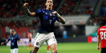 Cambió la cara: Uruguay goleó a Corea del Sur y le dio el primer triunfo a Diego Forlán