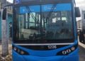 Robó un colectivo, lo manejó una hora y lo dejó abandonado