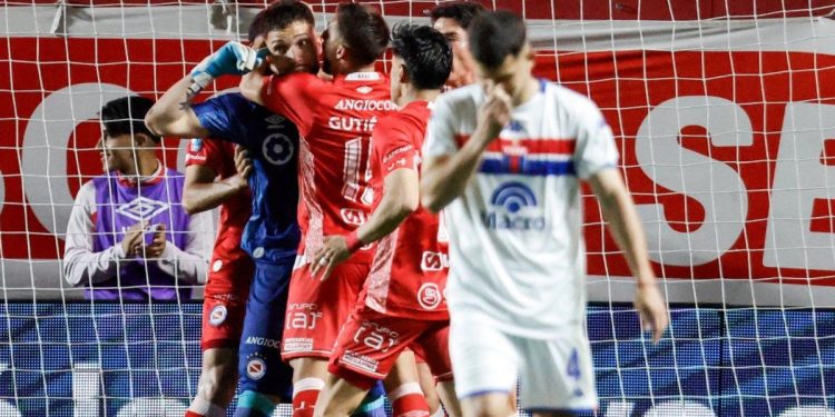 Argentinos le ganó a Tigre por el Torneo Clausura y quedó como único líder de la Zona B