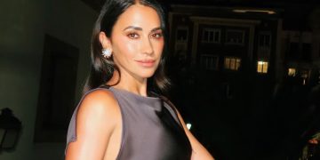 Antonela Roccuzzo sorprendió con un look elegante que fusionó sensualidad y sofisticación.