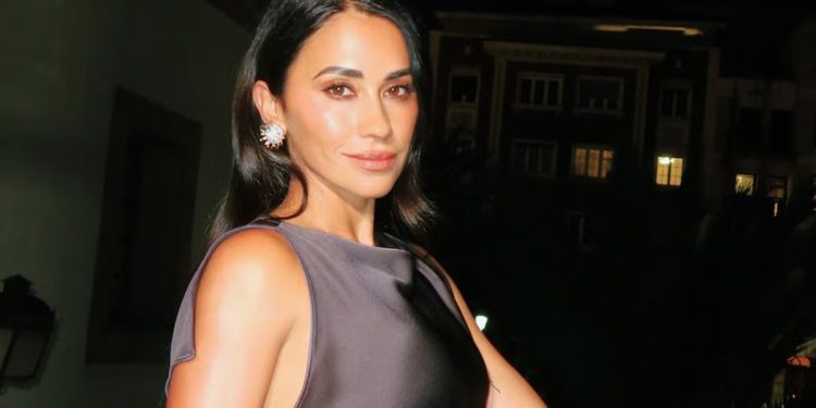 Antonela Roccuzzo sorprendió con un look elegante que fusionó sensualidad y sofisticación.