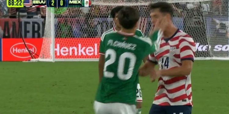 Ataque de furia en México vs. Estados Unidos: la insólita doble cachetada de un jugador a un rival
