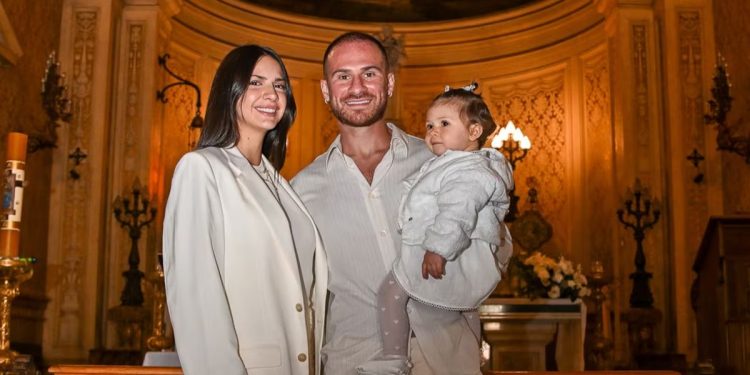 El bautismo de Alaia, la hija de Alexis Mac Allister: las fotos y quiénes fueron los padrinos