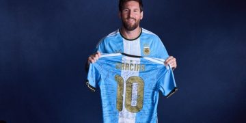 «Sin vos, nada hubiese pasado»: las emotivas dedicatorias en la última camiseta argentina de Lionel Messi