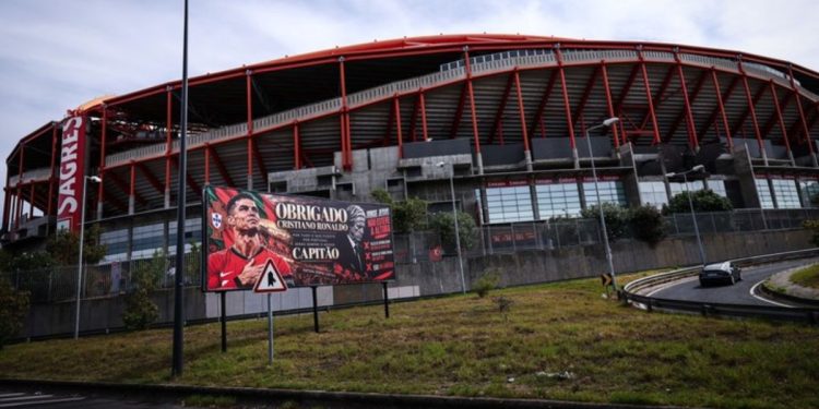 Aparecieron banderas en apoyo a Cristiano Ronaldo y contra Jorge Jesús en Portugal