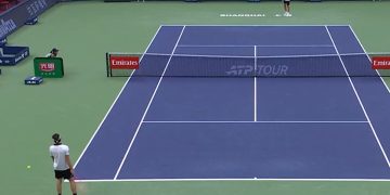 Insólito: a Taylor Fritz se le cayeron dos pelotas del bolsillo y terminó perdiendo en Shanghai