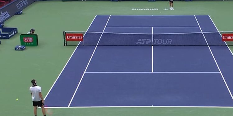 Insólito: a Taylor Fritz se le cayeron dos pelotas del bolsillo y terminó perdiendo en Shanghai
