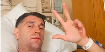 El Dibu Martínez llevó tranquilidad tras su operación de mandíbula: «Salió todo bien»