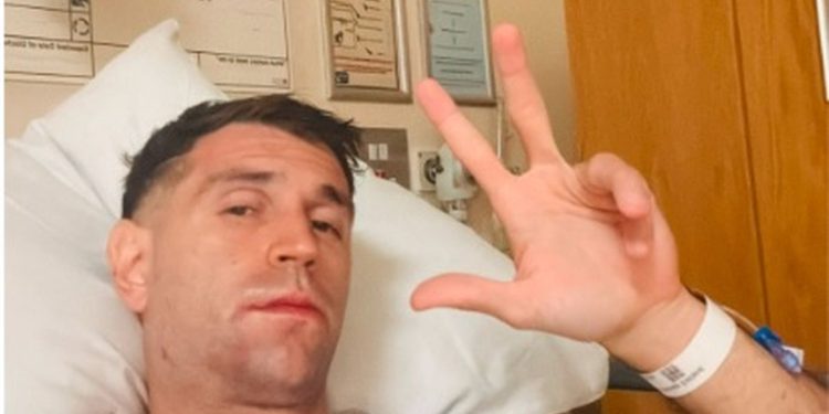 El Dibu Martínez llevó tranquilidad tras su operación de mandíbula: «Salió todo bien»