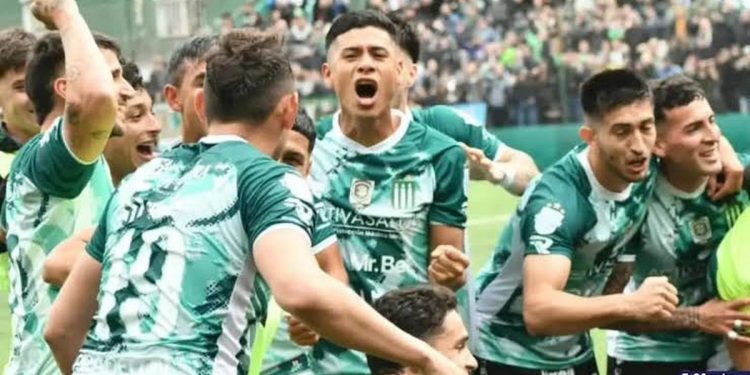 Excursionistas goleó a Sportivo Italiano, se consagró campeón y jugará en la Primera Nacional