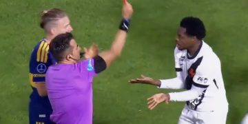 Polémica expulsión en la Bombonera: el jugador de Vasco da Gama vio dos amarillas en segundos