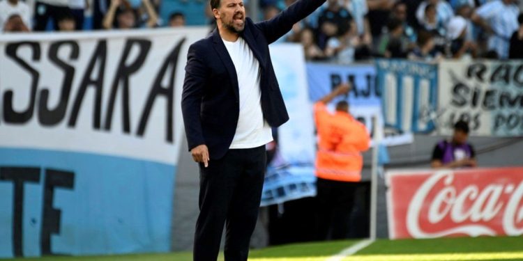 Cristian Fabbiani apuntó contra el fútbol argentino: «Te pagan un mes y cuatro no»