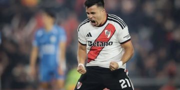 Marcos Acuña convirtió en River, cumplió una insólita promesa y sufrió la chicana del Dibu Martínez