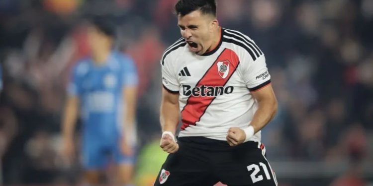 Marcos Acuña convirtió en River, cumplió una insólita promesa y sufrió la chicana del Dibu Martínez
