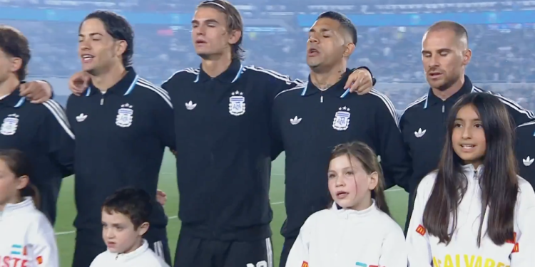 Así sonó el Himno Nacional Argentino en la previa al partido con Burkina Faso