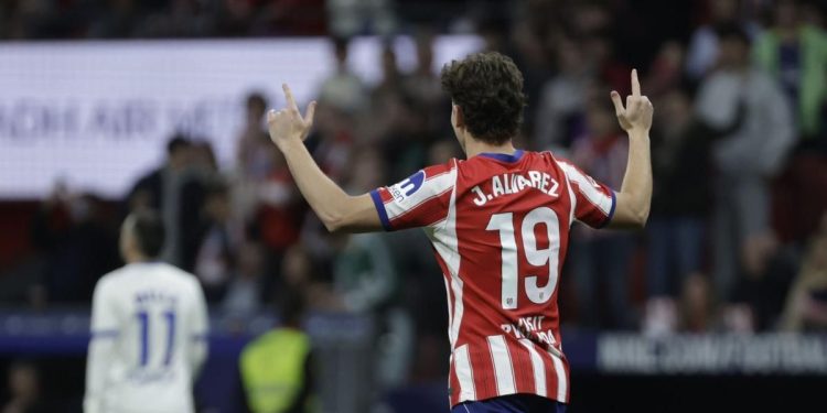Julián Álvarez le dio el triunfo al Atlético y pidió disculpas a la afición por sus dichos