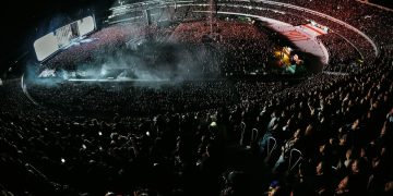 La escatológica medida de los fans de Lali Espósito para poder ver su show sin perder el lugar en River