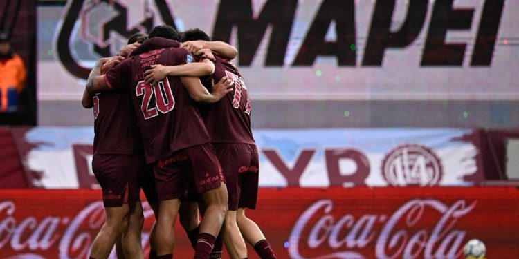 Con polémicas, Lanús venció Vélez, que no pudo subirse a la cima de la Tabla Anual