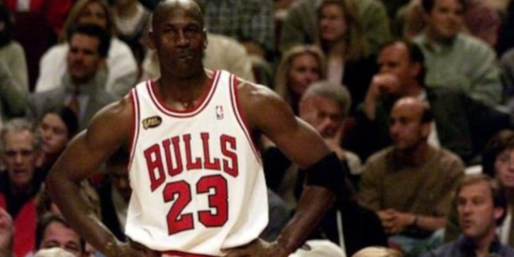 Vendieron una camiseta de Michael Jordan en una cifra millonaria y se estableció un nuevo récord